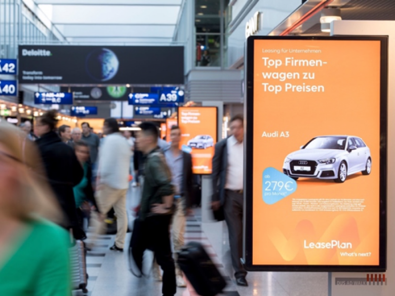 Digitale Bildschirme am Flughafen Düsseldorf